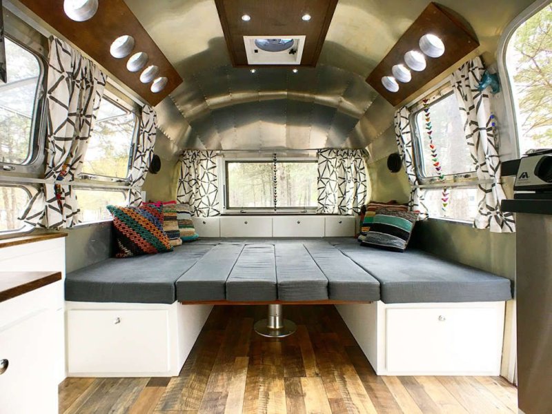 Автодом airstream