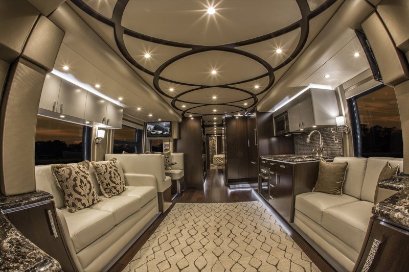 Автодом featherlite vantare platinum plus