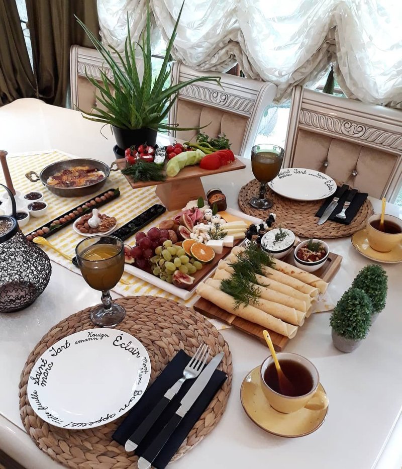 Красиво сервированный стол