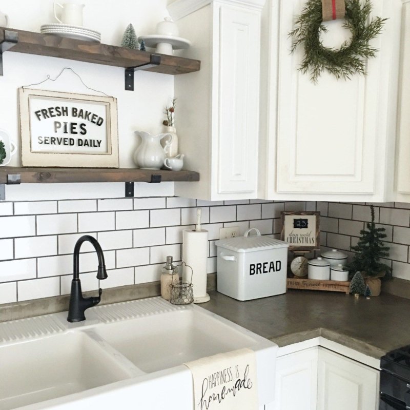 Farmhouse kitchen decor