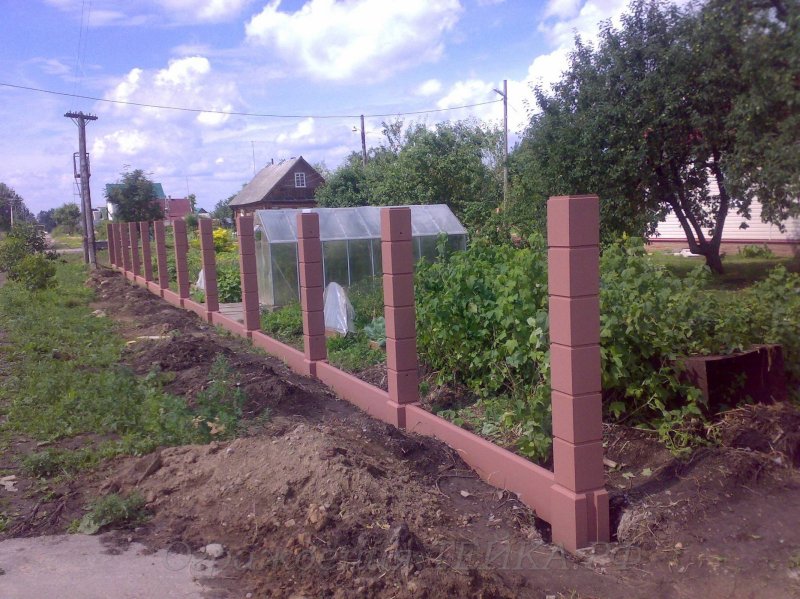 Кирпичные столбики для забора