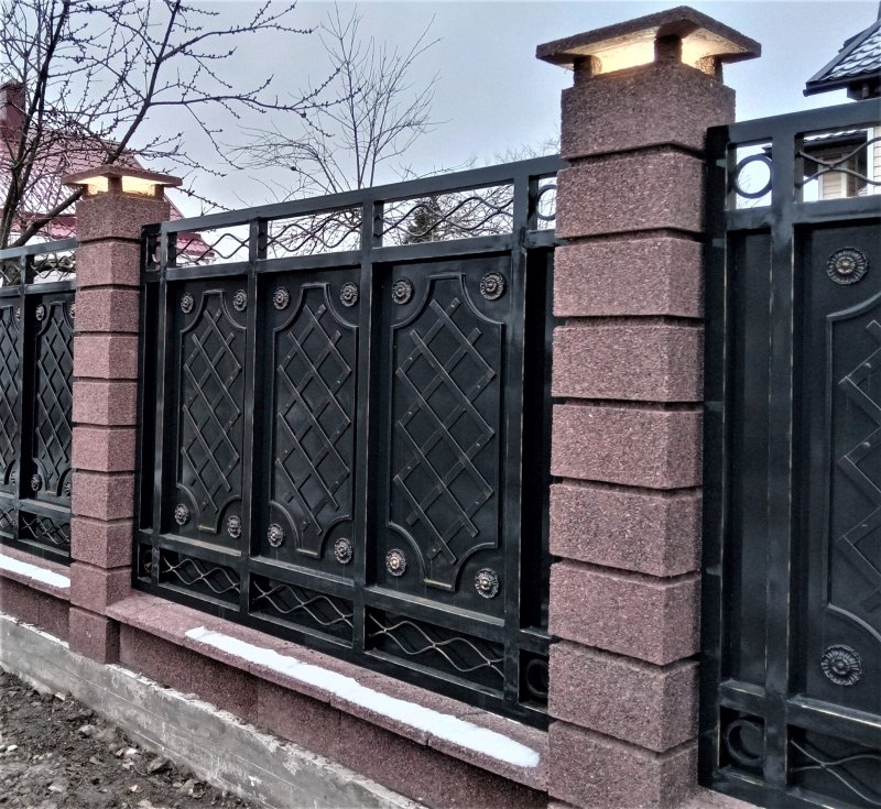 Забор из французского камня