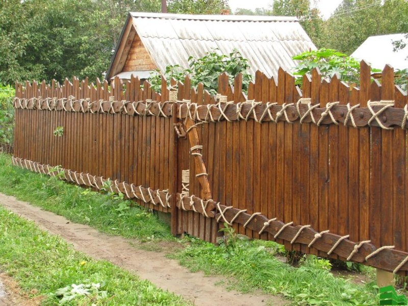 Забор плетень штакетник