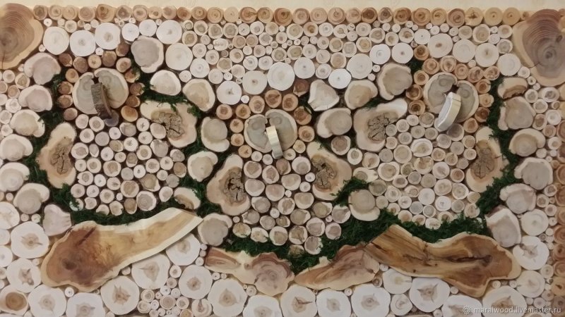 Панно из спилов можжевельника