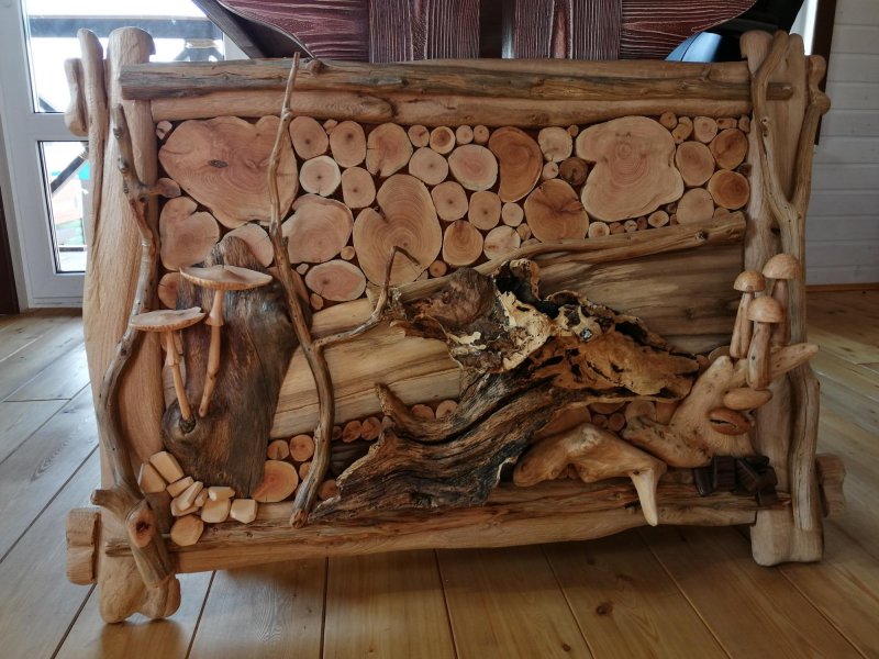Панно из можжевельника