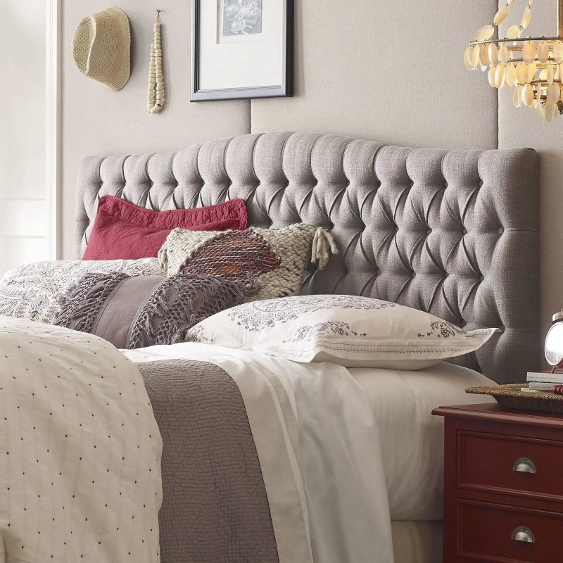 Кровать tufted headboard