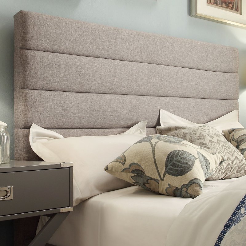 Кровать tufted headboard