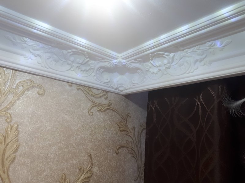 Плинтус потолочный dd501