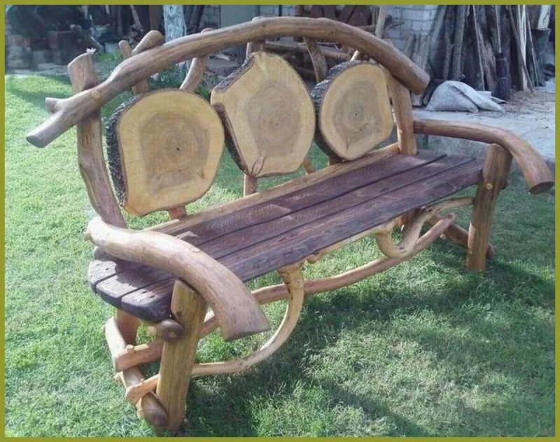 Скамейка из бревен