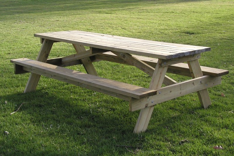 Picnic table