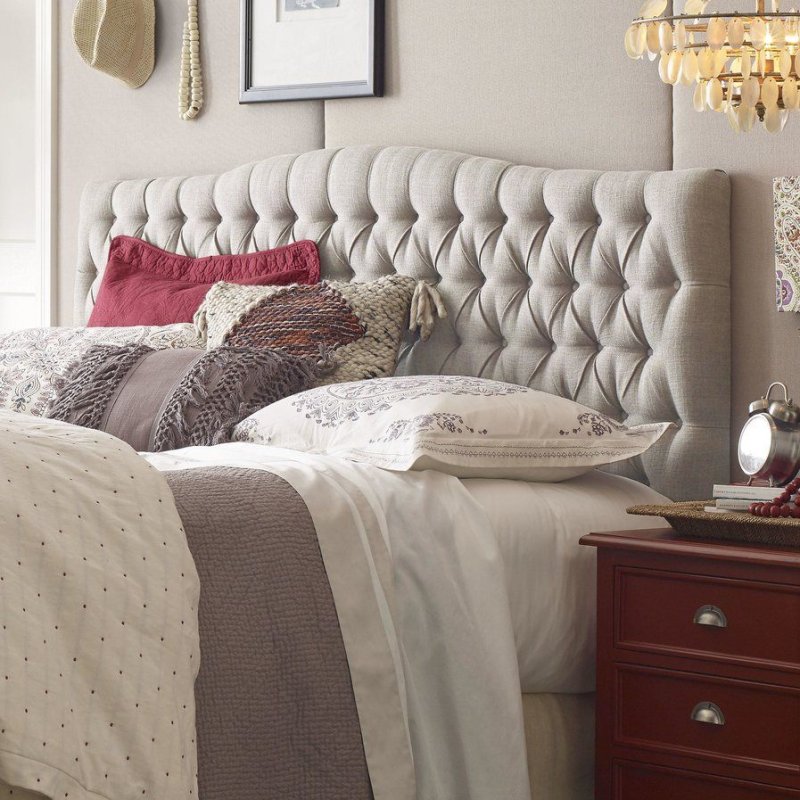 Кровать tufted headboard