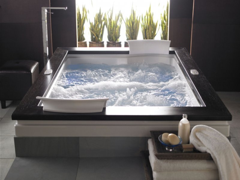 Jacuzzi bath