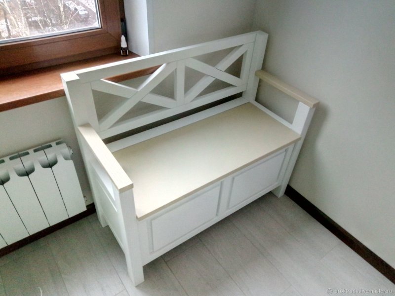 Скамья с ящиком для хранения