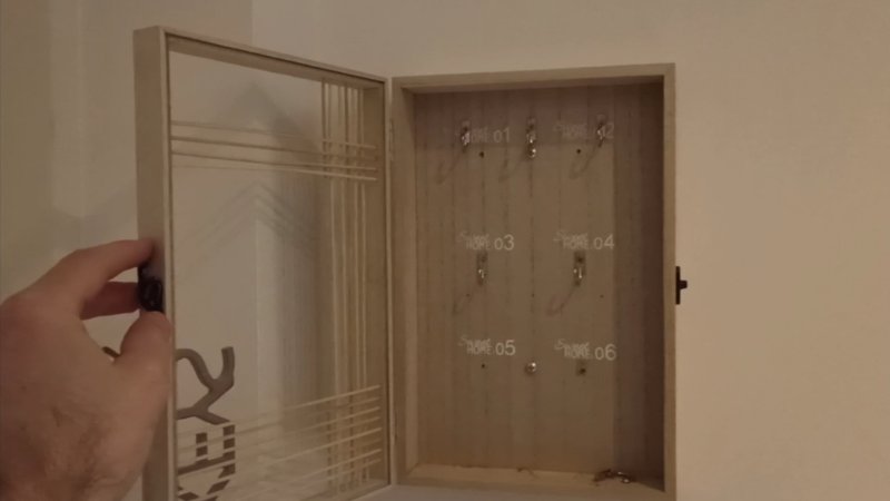 Ключница настенная