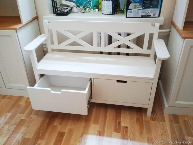 Скамья с ящиками