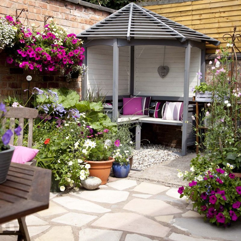 Courtyard garden