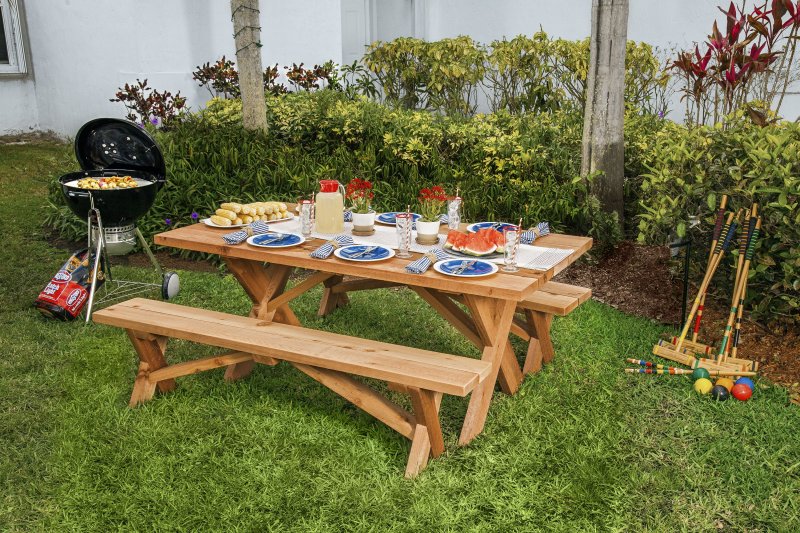 Picnic table