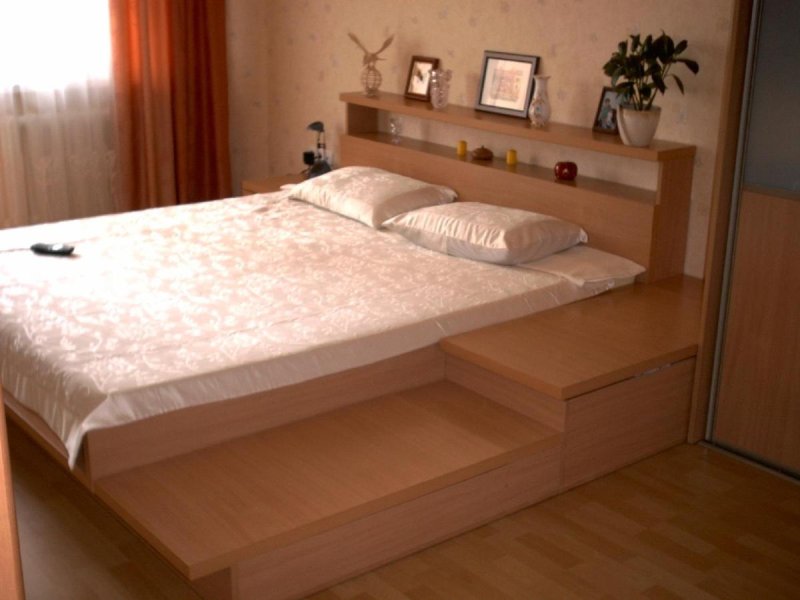 Двуспальная кровать