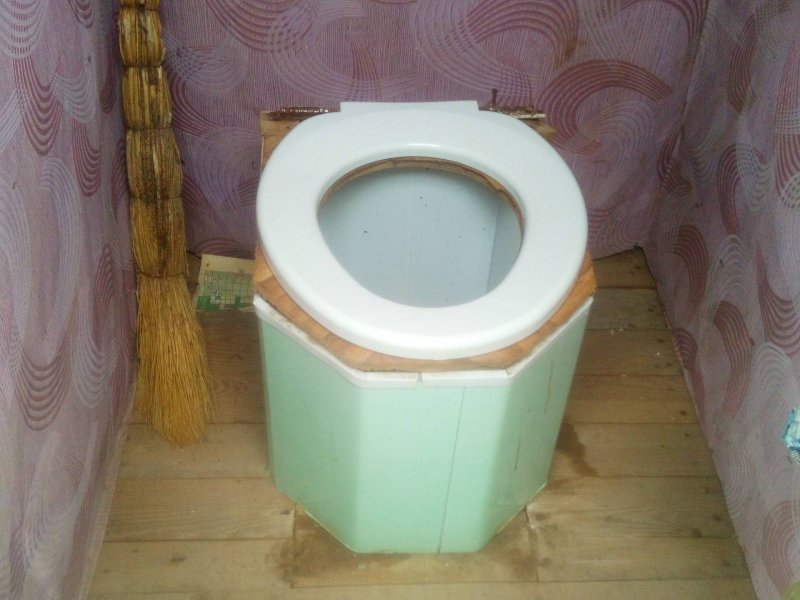 Унитаз для дачного туалета