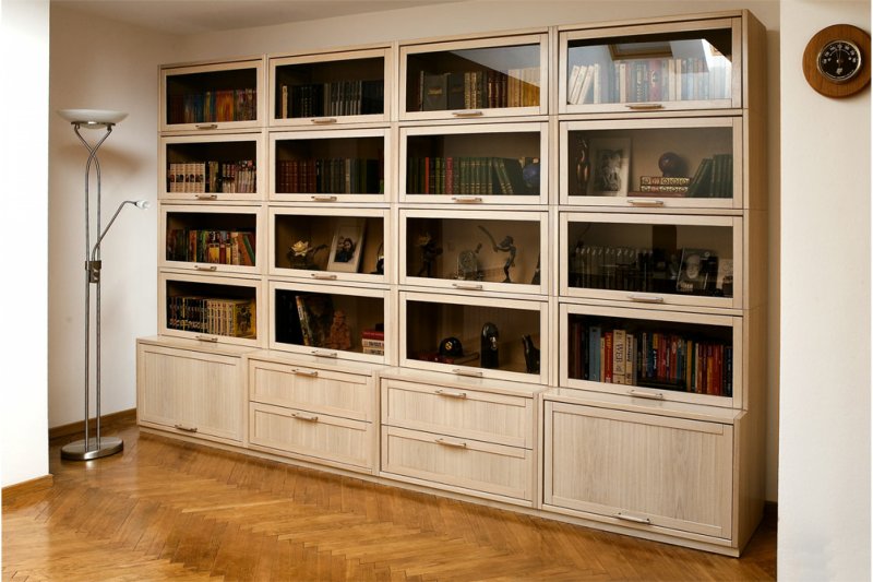 Книжный шкаф