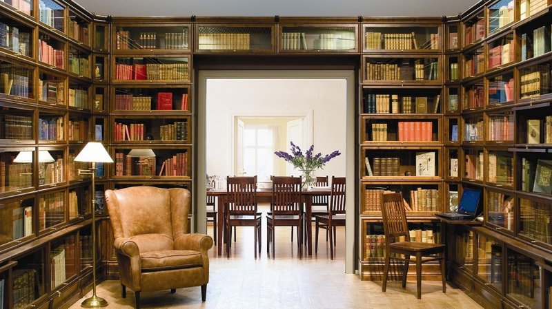 Книжные шкафы для домашней библиотеки