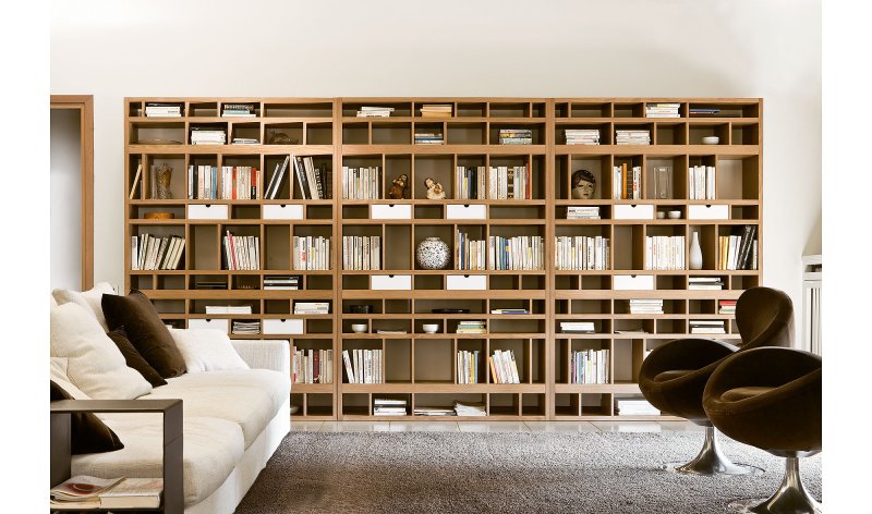 Современный книжный стеллаж