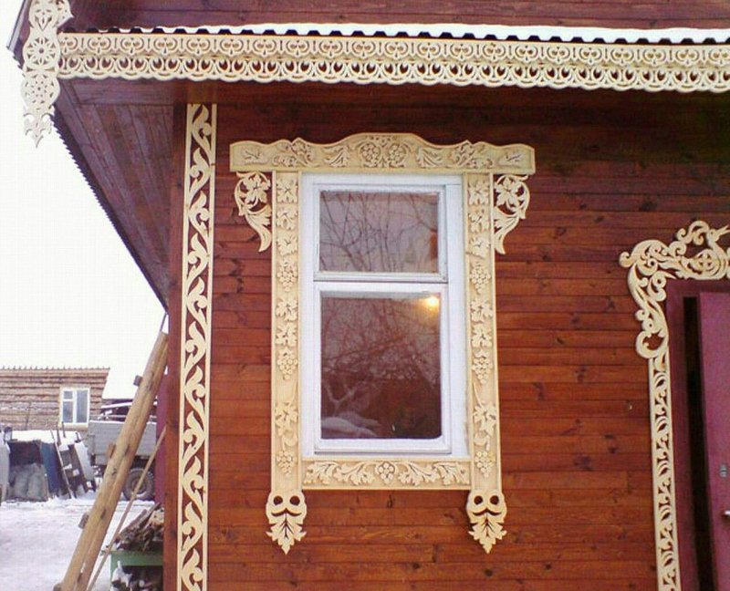Прорезная домовая резьба наличники