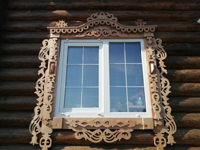 Резные наличники на окна в деревянном доме
