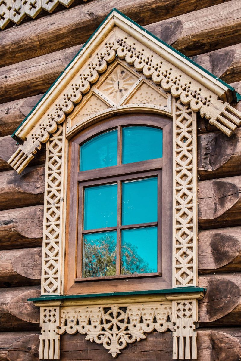 Резные наличники на окна в деревянном доме