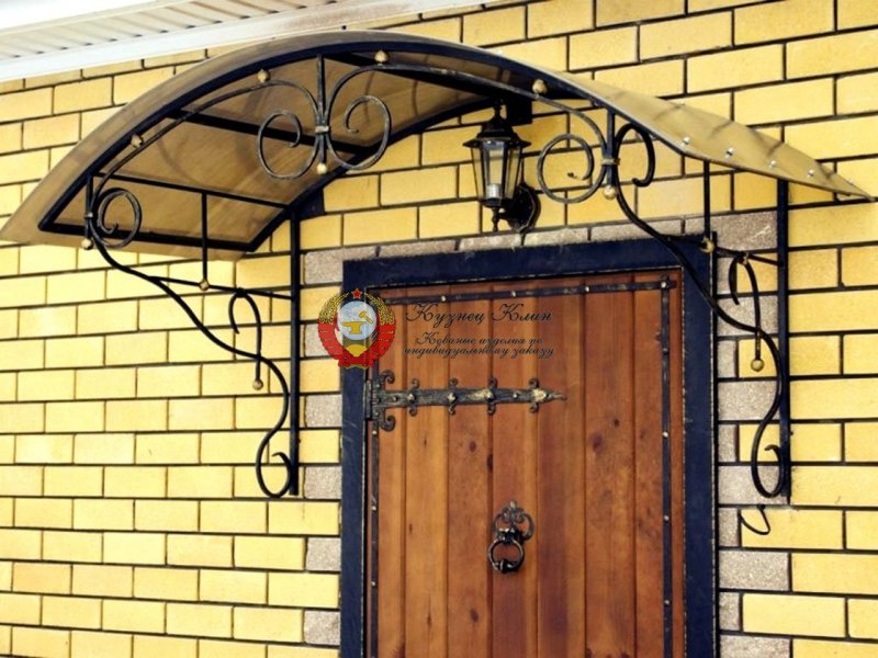Кованые козырьки над крыльцом