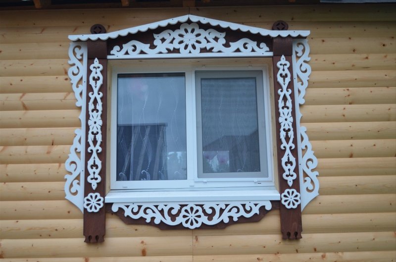 Прорезная пропильная резьба наличники