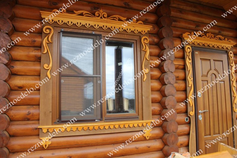 Резной наличник из дерева