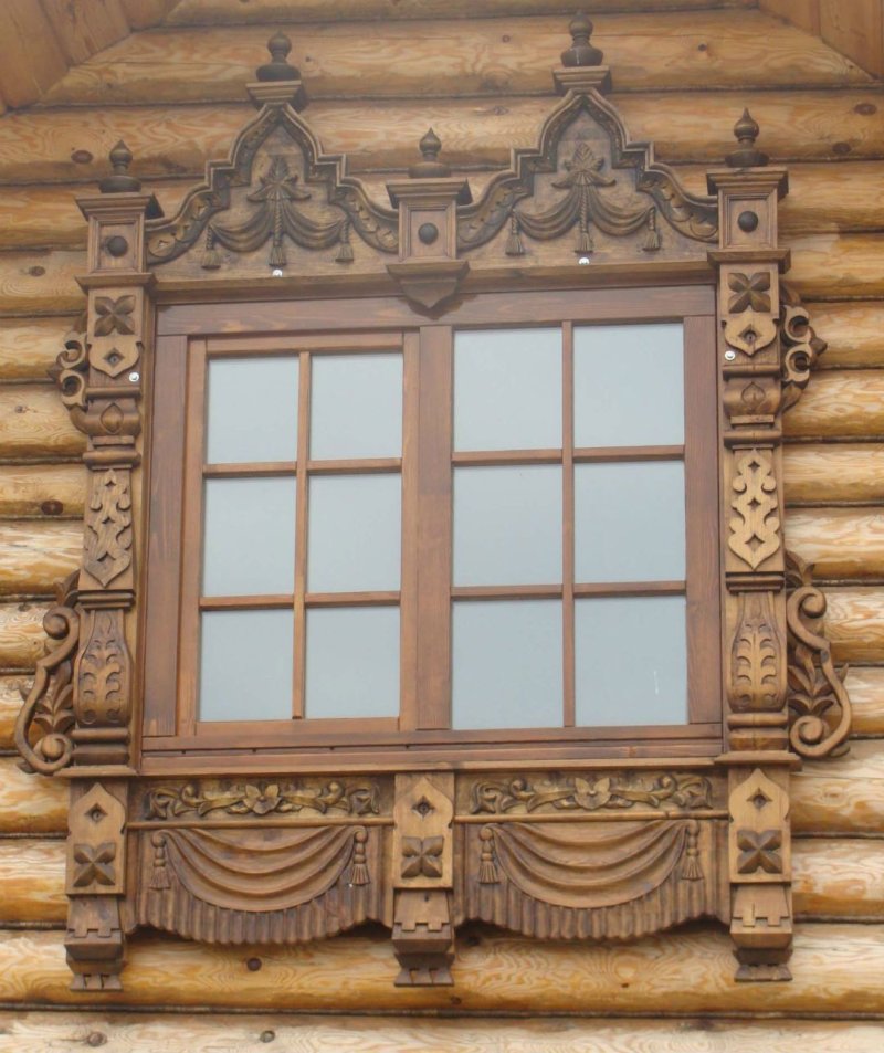 Резные наличники на окна в деревянном доме