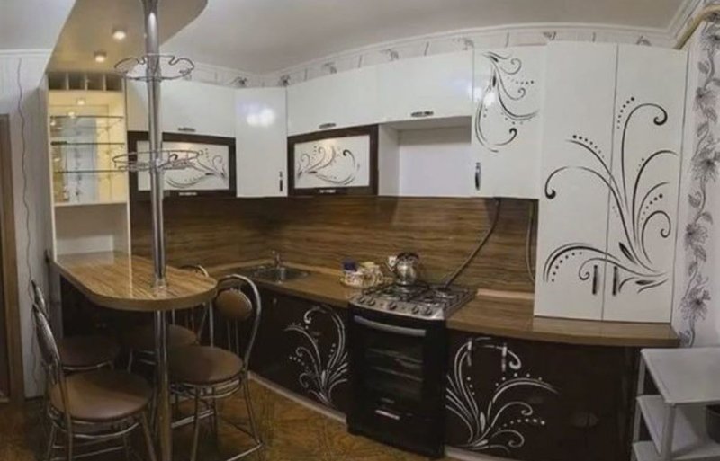 Угловая кухня с барной стойкой дизайн