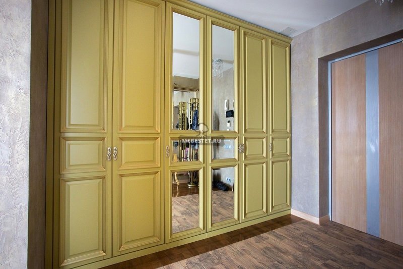 Классический шкаф