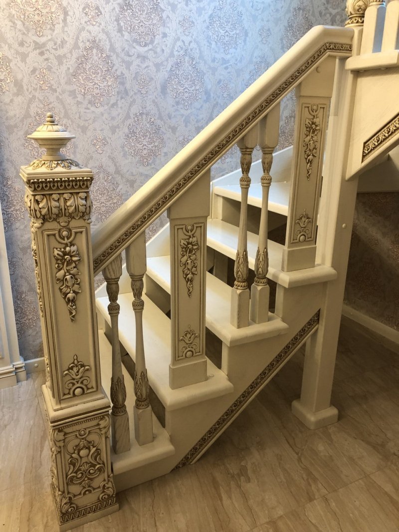 Лестница с балясинами из дерева