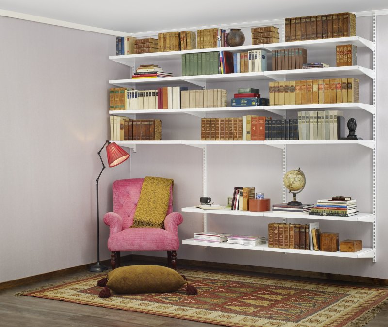 Книжные полки в интерьере