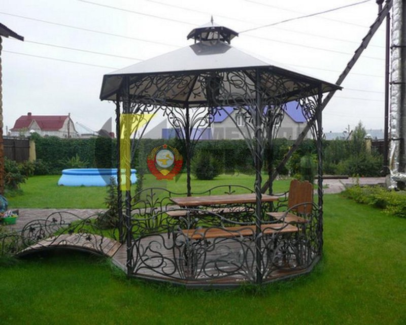 Металлическая беседка