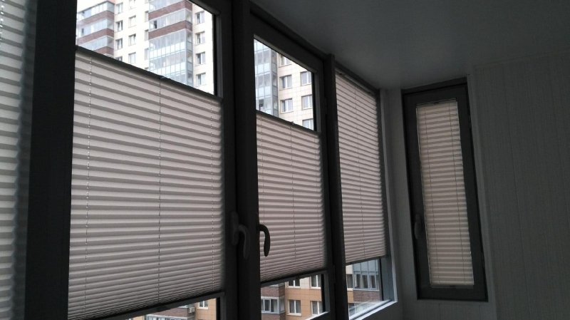 Жалюзи на балкон