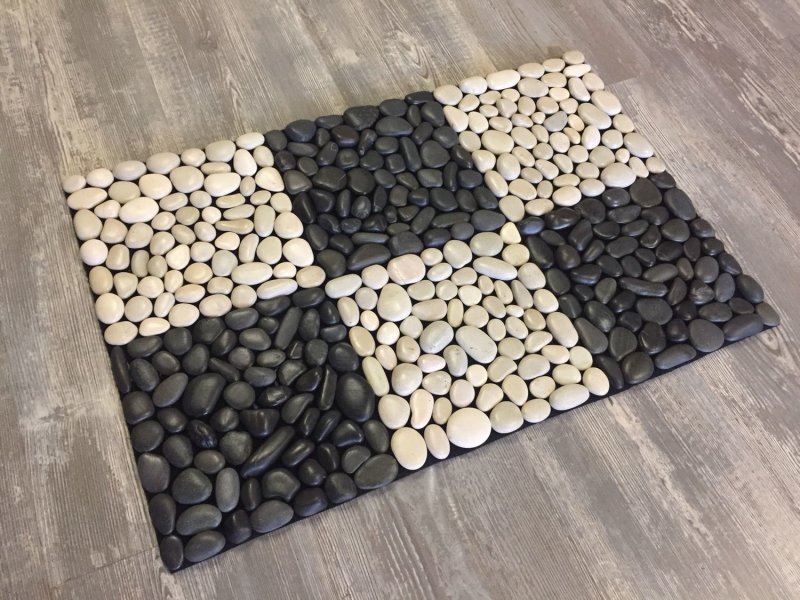 Коврик из гальки