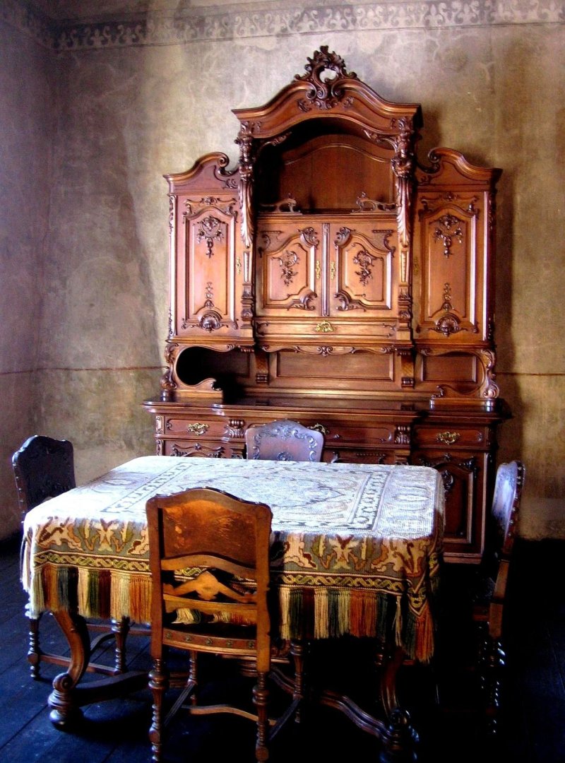 Старинная мебель
