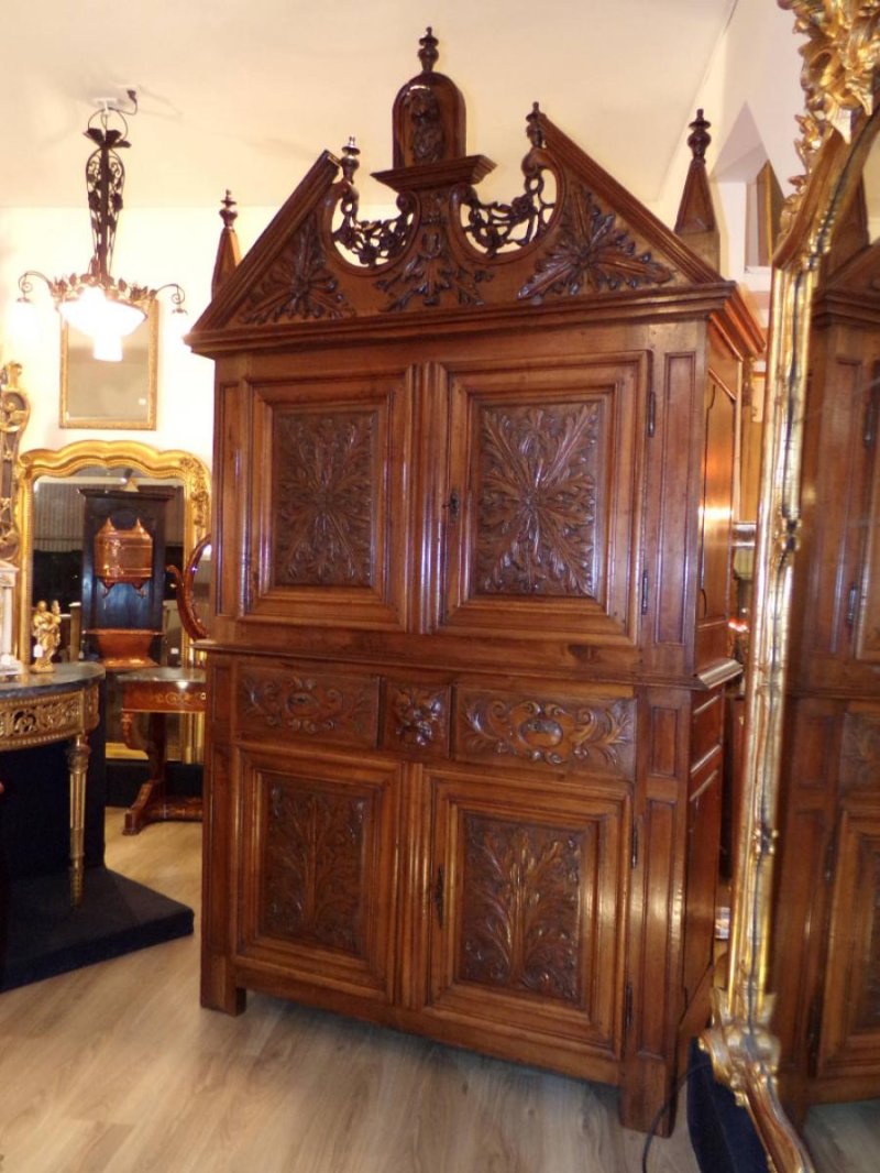 Антикварная мебель