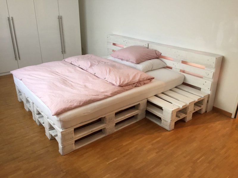Мебель из европаллетов кровать