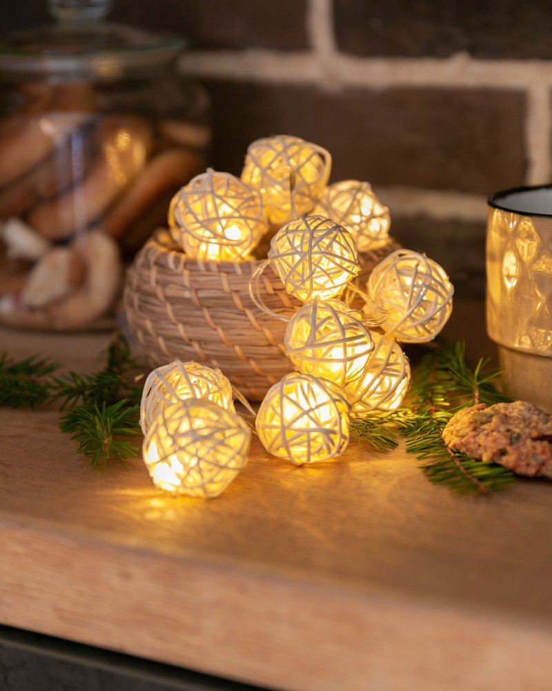 Светодиодная гирлянда клубочки из ротанга led