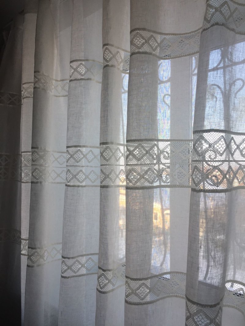 Льняные занавески с кружевом