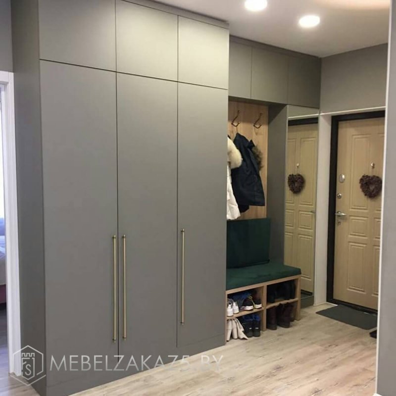Шкаф распашной в прихожую