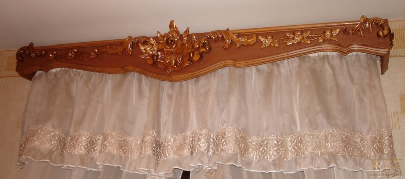 Карниз резной деревянный