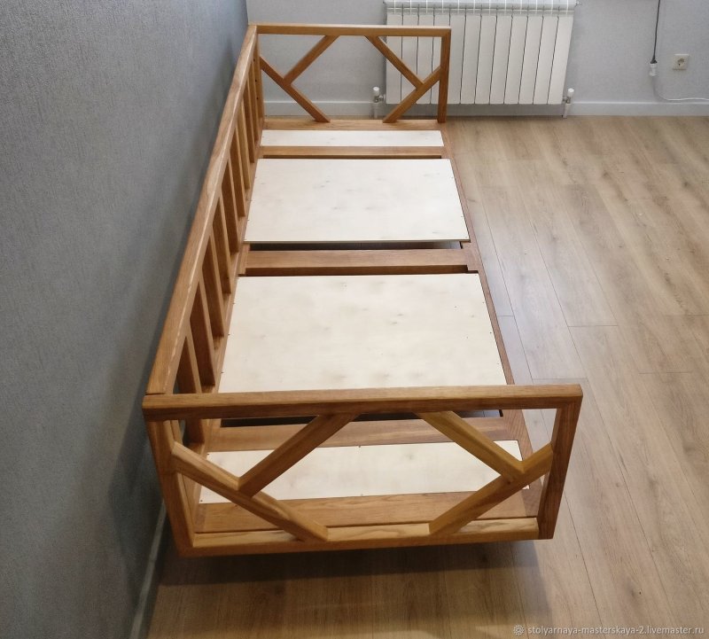Деревянные диваны