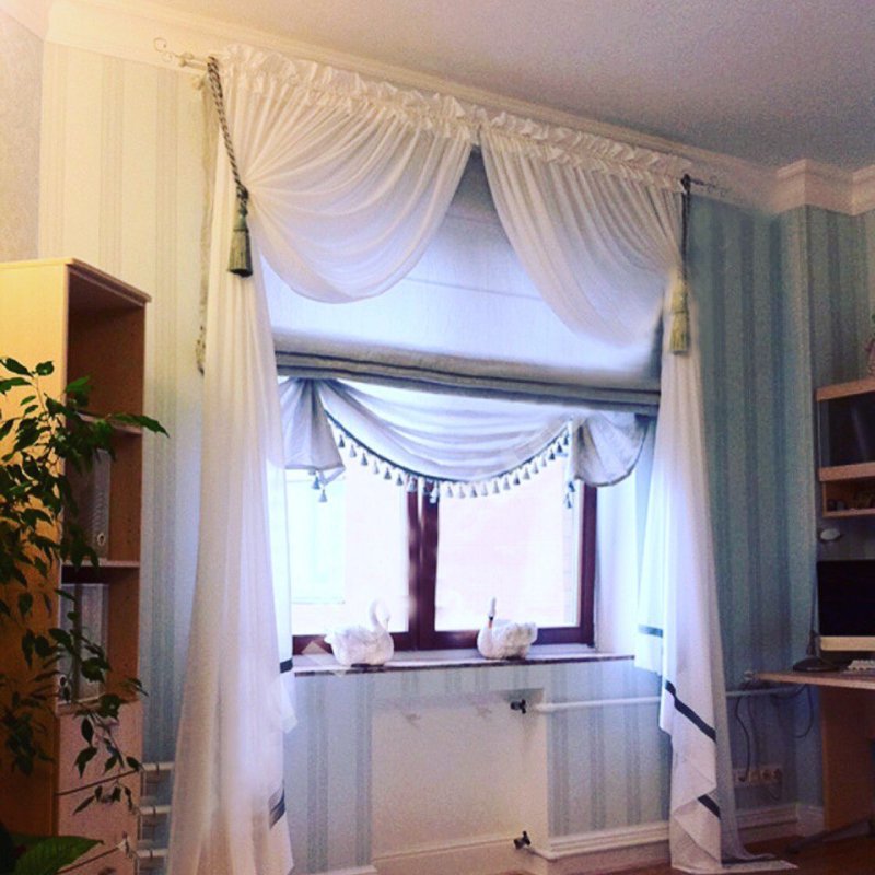 Короткие шторы в гостиную