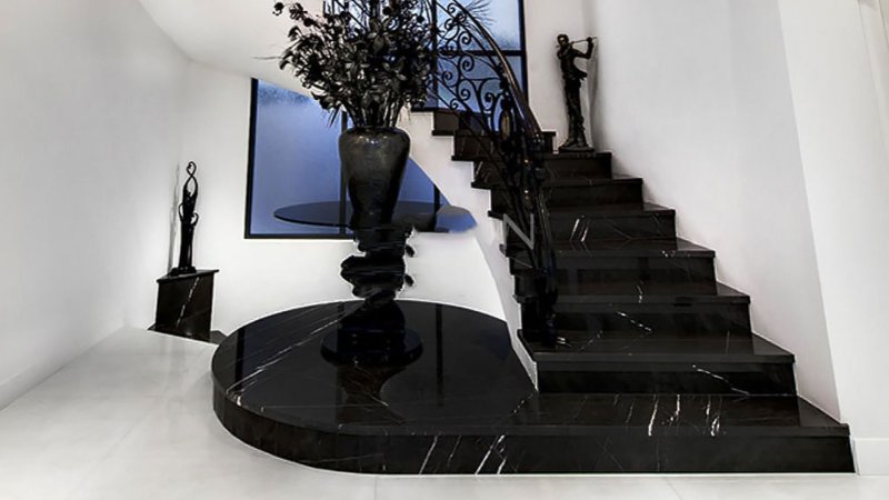 Лестницы из мрамора nero marquina